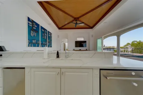 824 Island Way Clearwater Beach FL 33767