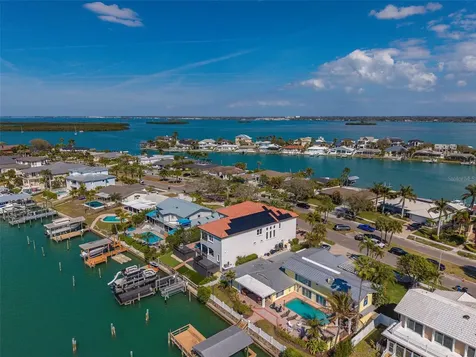 824 Island Way Clearwater Beach FL 33767
