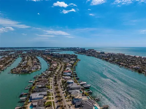 824 Island Way Clearwater Beach FL 33767
