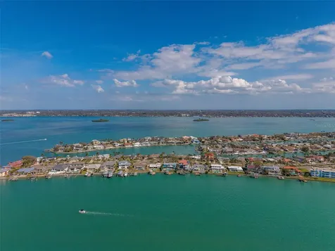824 Island Way Clearwater Beach FL 33767
