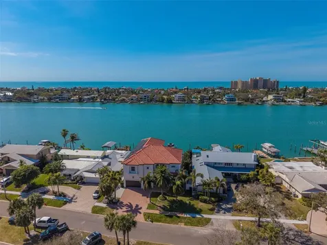 824 Island Way Clearwater Beach FL 33767