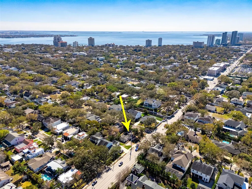 2627 W Watrous Avenue Tampa FL 33629