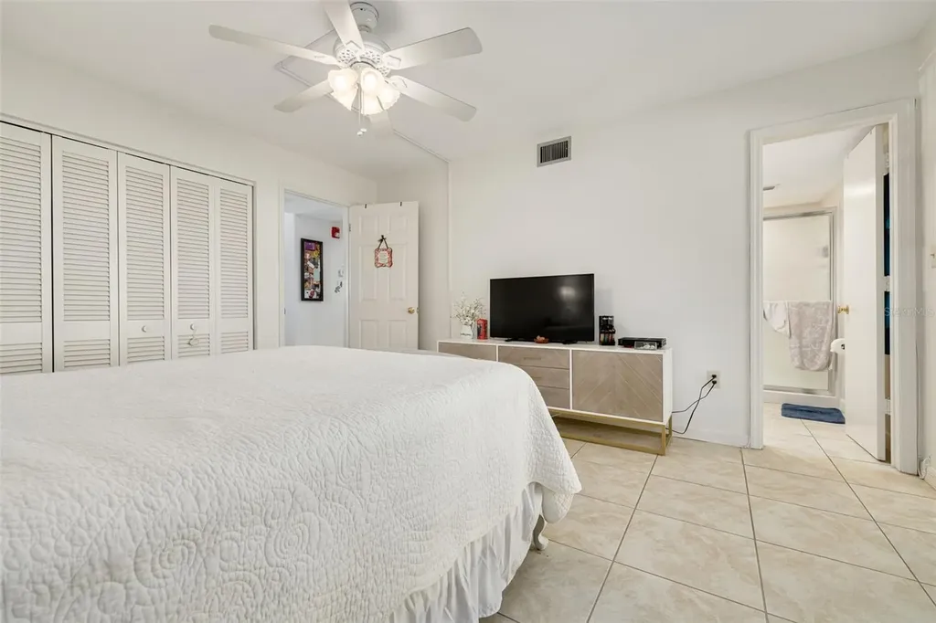 1001 77th Avenue N St Petersburg FL 33702