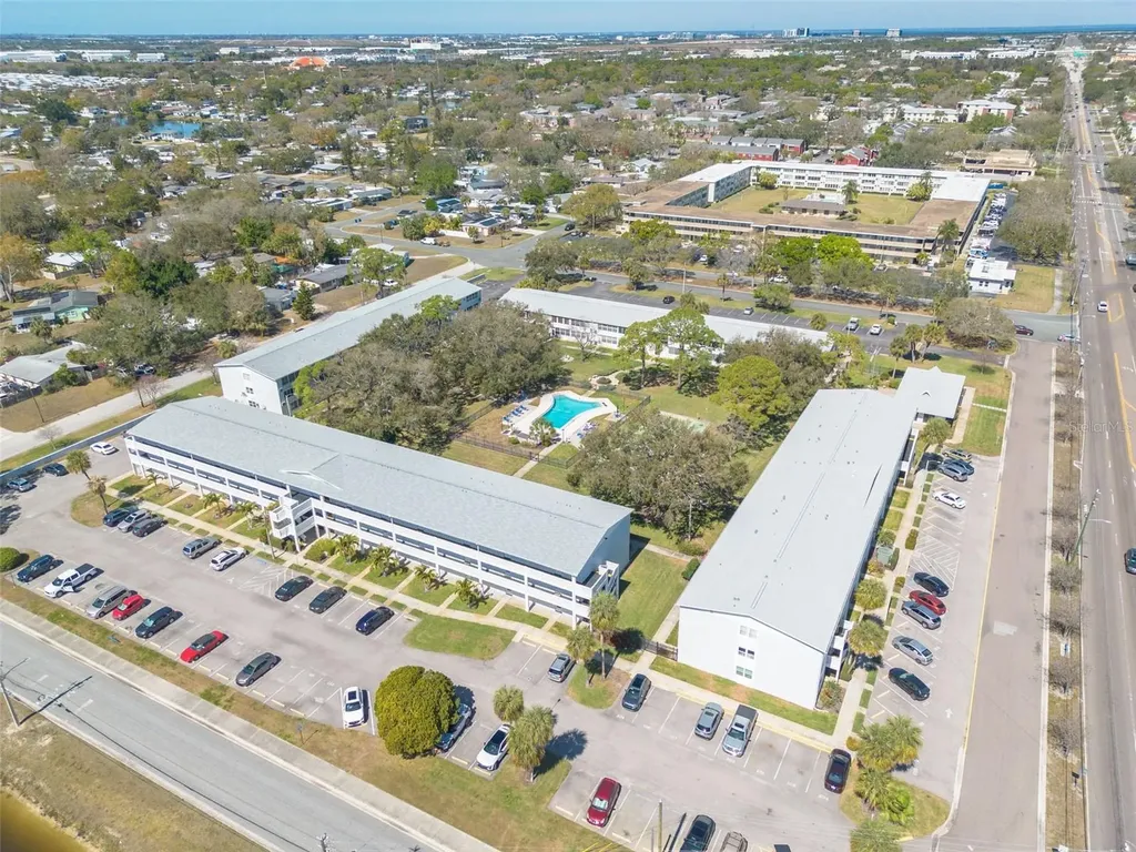 1001 77th Avenue N St Petersburg FL 33702