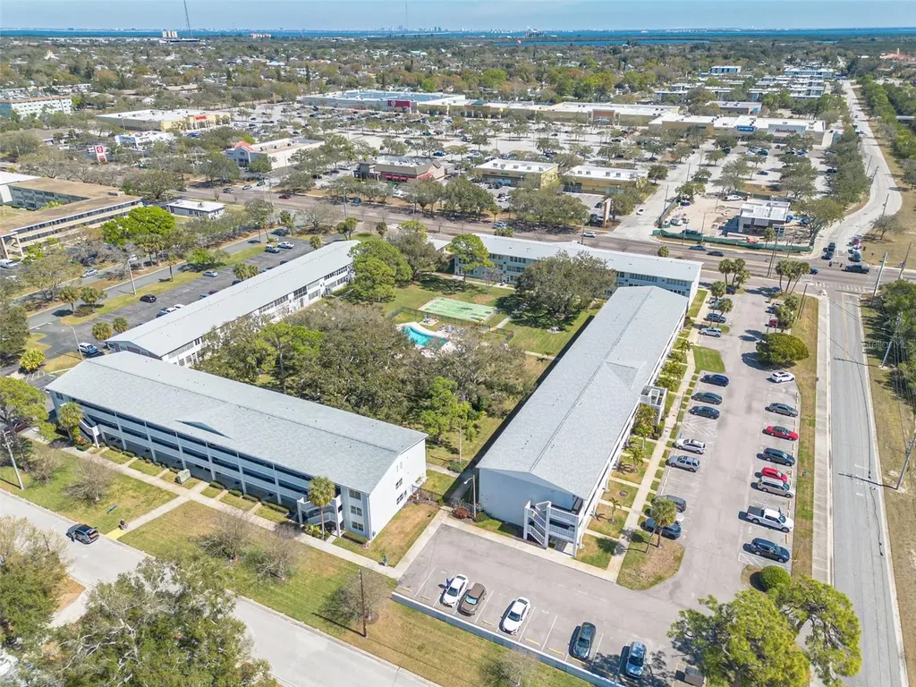 1001 77th Avenue N St Petersburg FL 33702