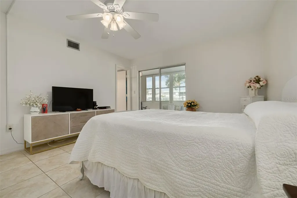 1001 77th Avenue N St Petersburg FL 33702