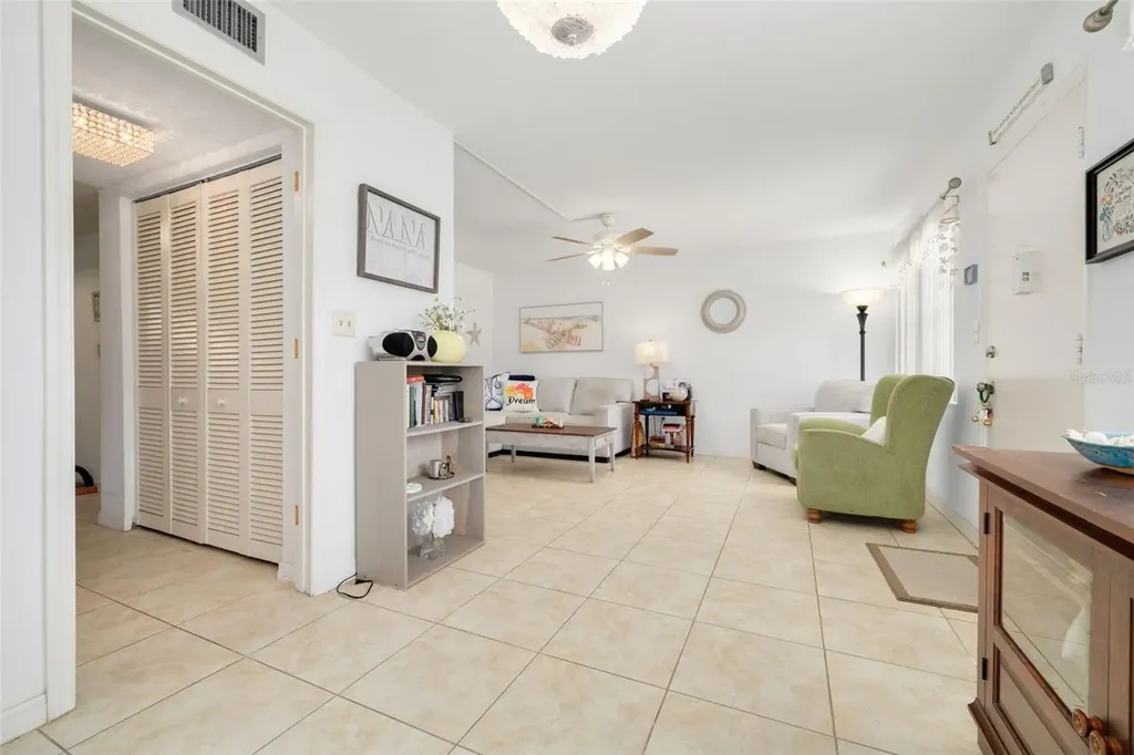 1001 77th Avenue N St Petersburg FL 33702
