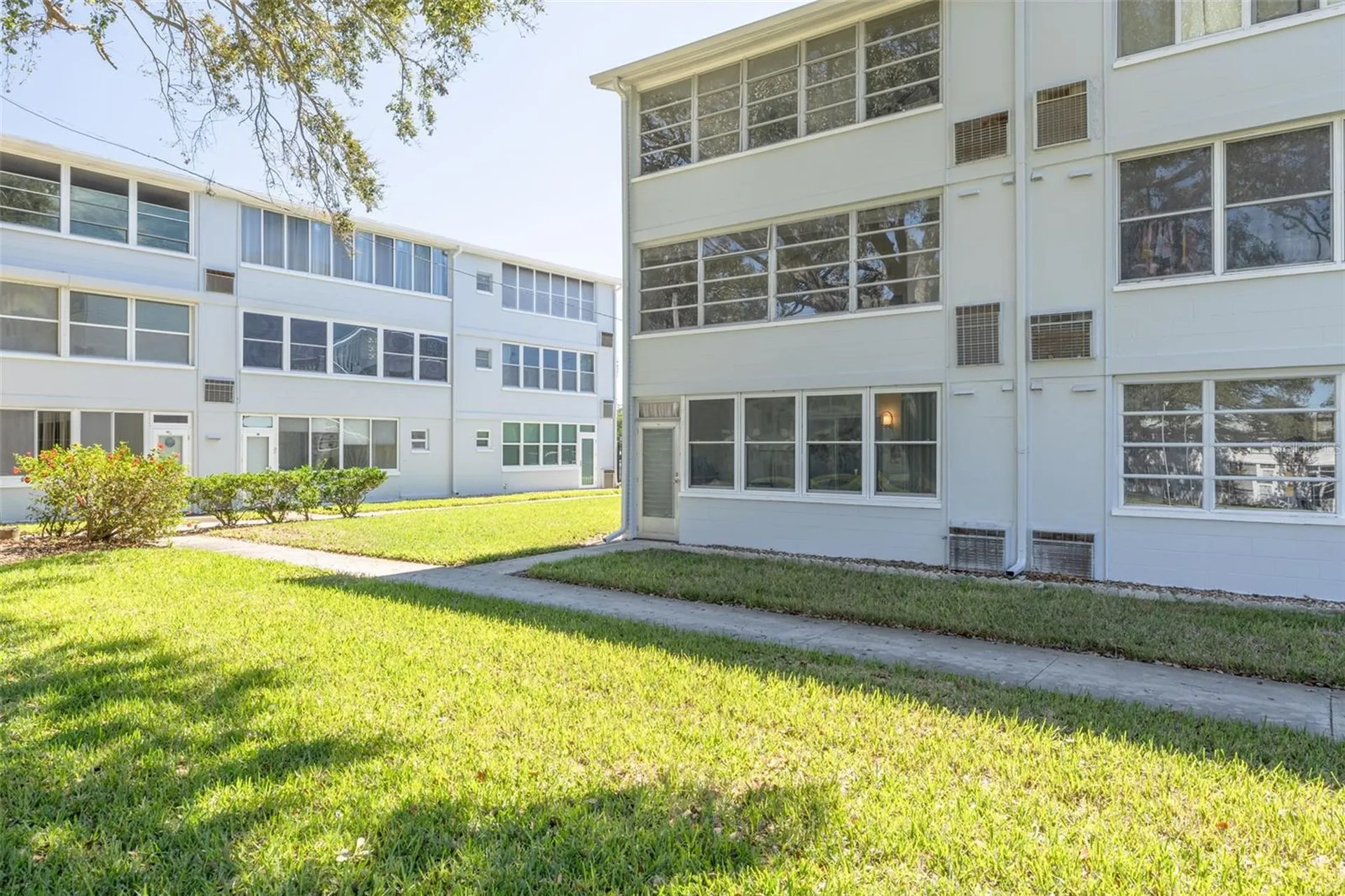 1001 77th Avenue N St Petersburg FL 33702