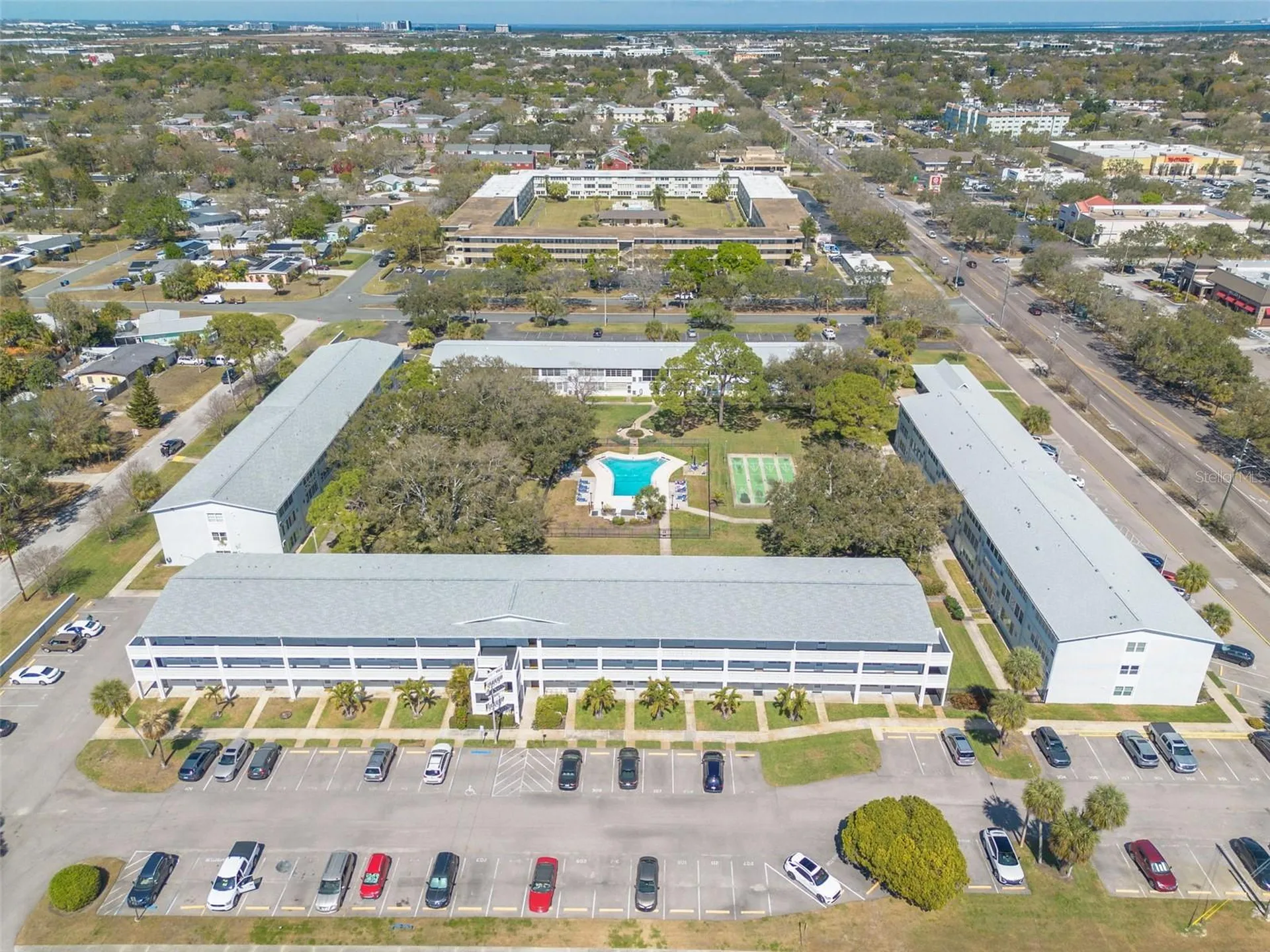 1001 77th Avenue N St Petersburg FL 33702