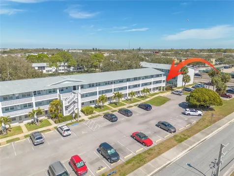 1001 77th Avenue N St Petersburg FL 33702