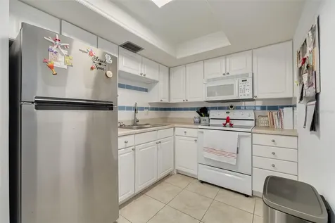 1001 77th Avenue N St Petersburg FL 33702