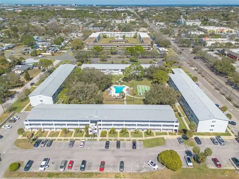 1001 77th Avenue N St Petersburg FL 33702