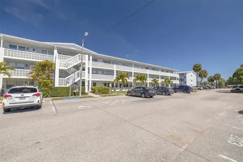1001 77th Avenue N St Petersburg FL 33702
