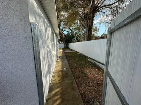 4305 E Henry Avenue Tampa FL 33610