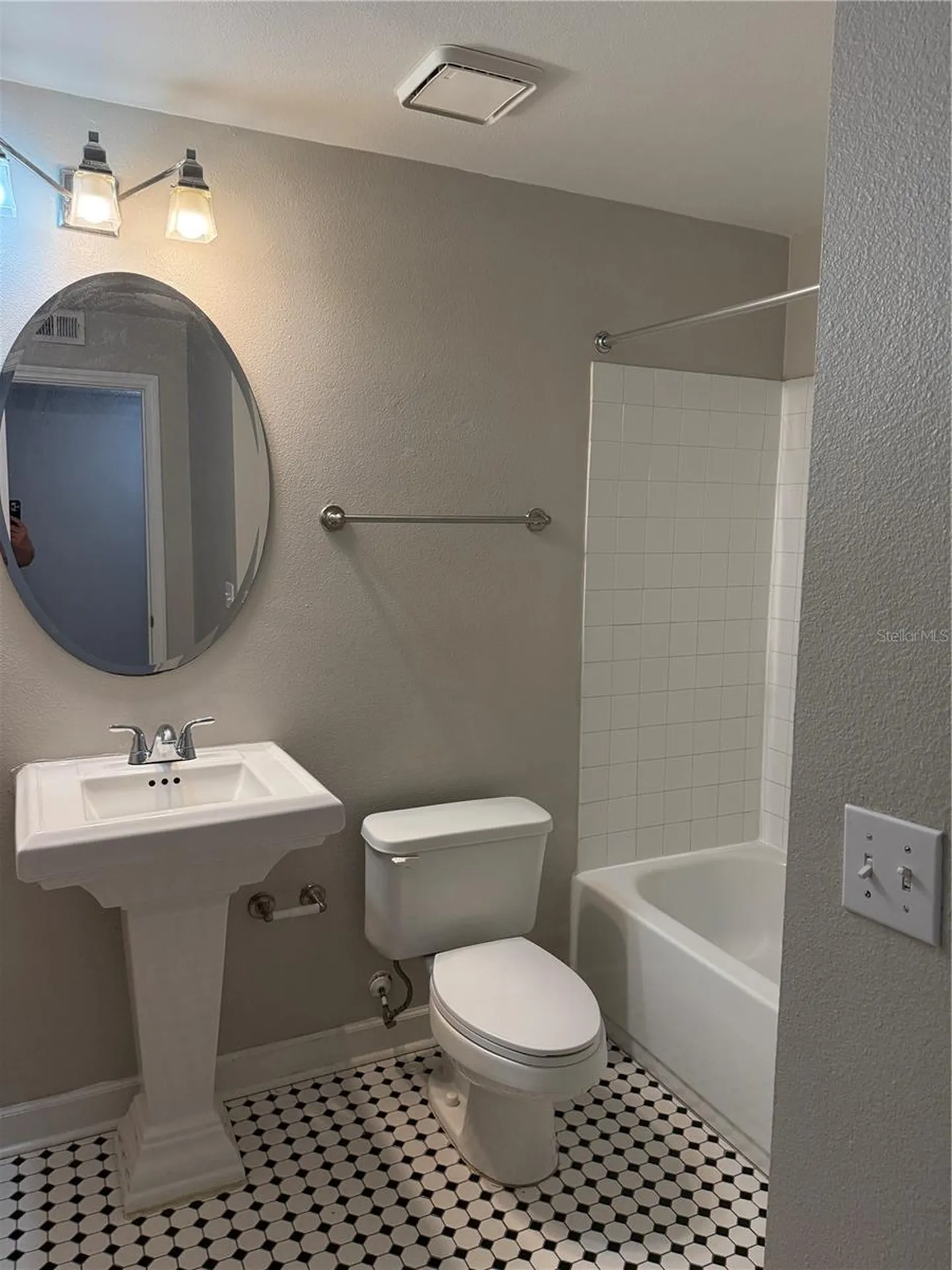 2019 Dixie Belle Drive Orlando FL 32812