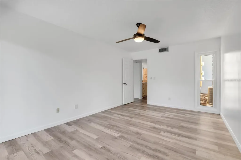 1051 S Highland Street Mount Dora FL 32757