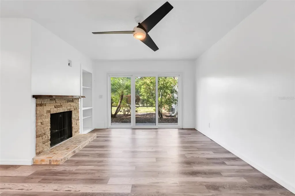 1051 S Highland Street Mount Dora FL 32757