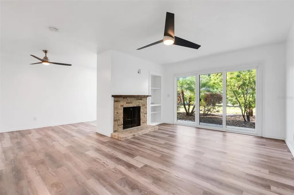 1051 S Highland Street Mount Dora FL 32757