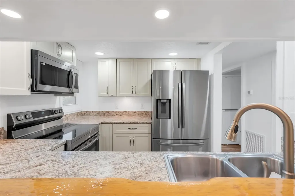 1051 S Highland Street Mount Dora FL 32757