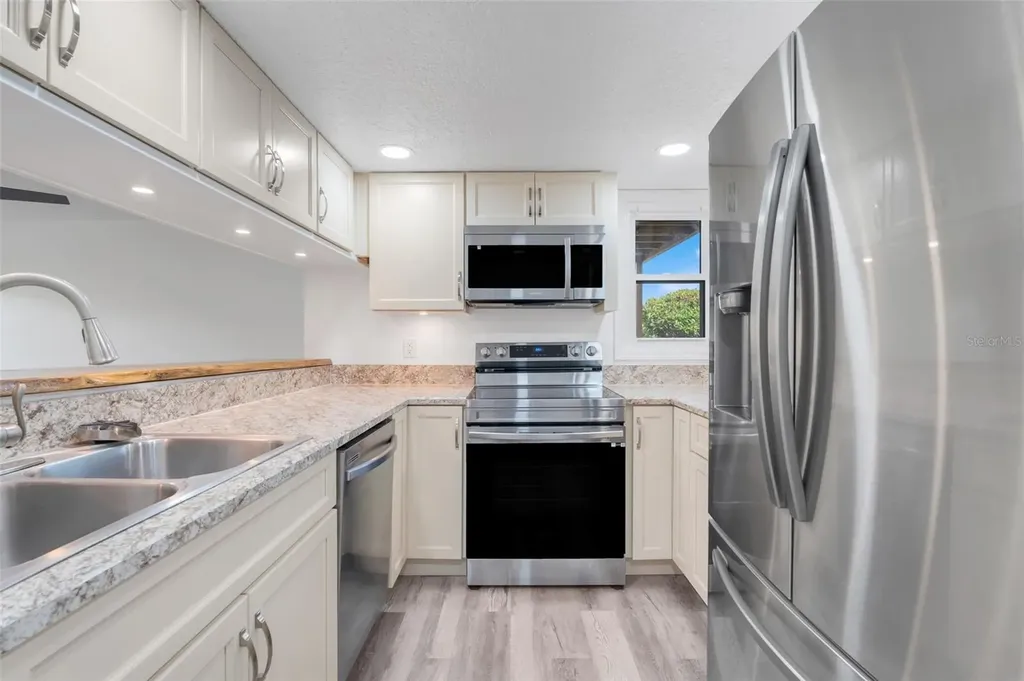 1051 S Highland Street Mount Dora FL 32757