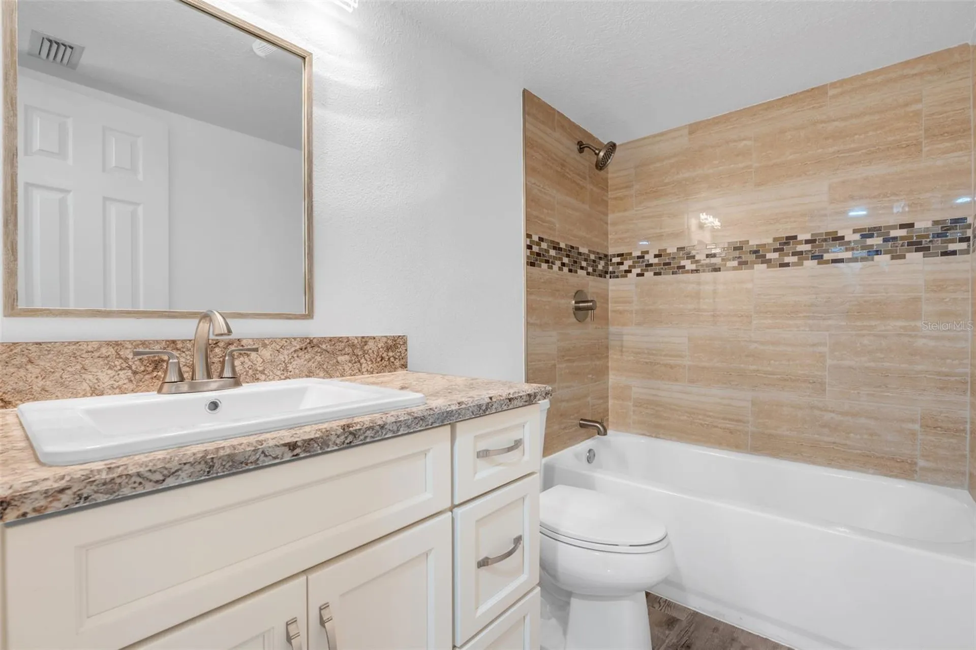 1051 S Highland Street Mount Dora FL 32757