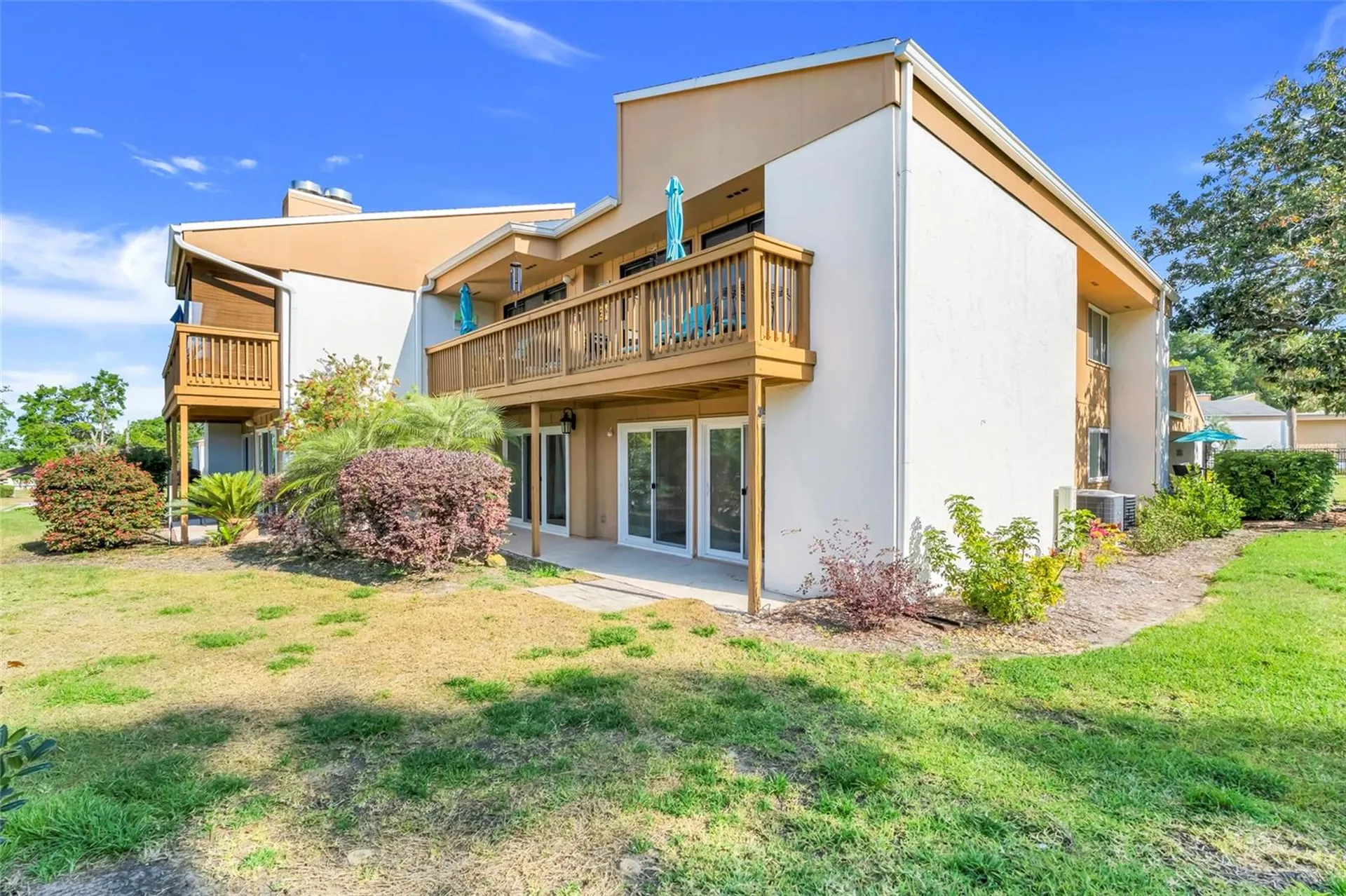 1051 S Highland Street Mount Dora FL 32757