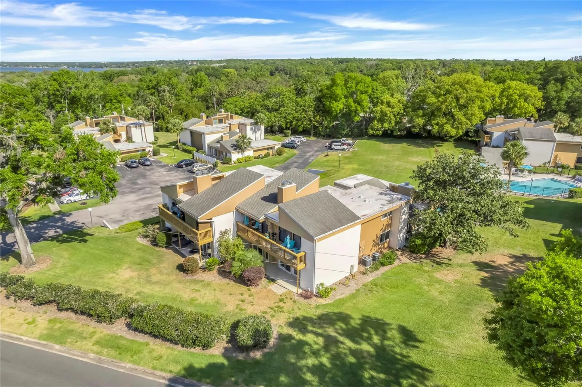 1051 S Highland Street Mount Dora FL 32757
