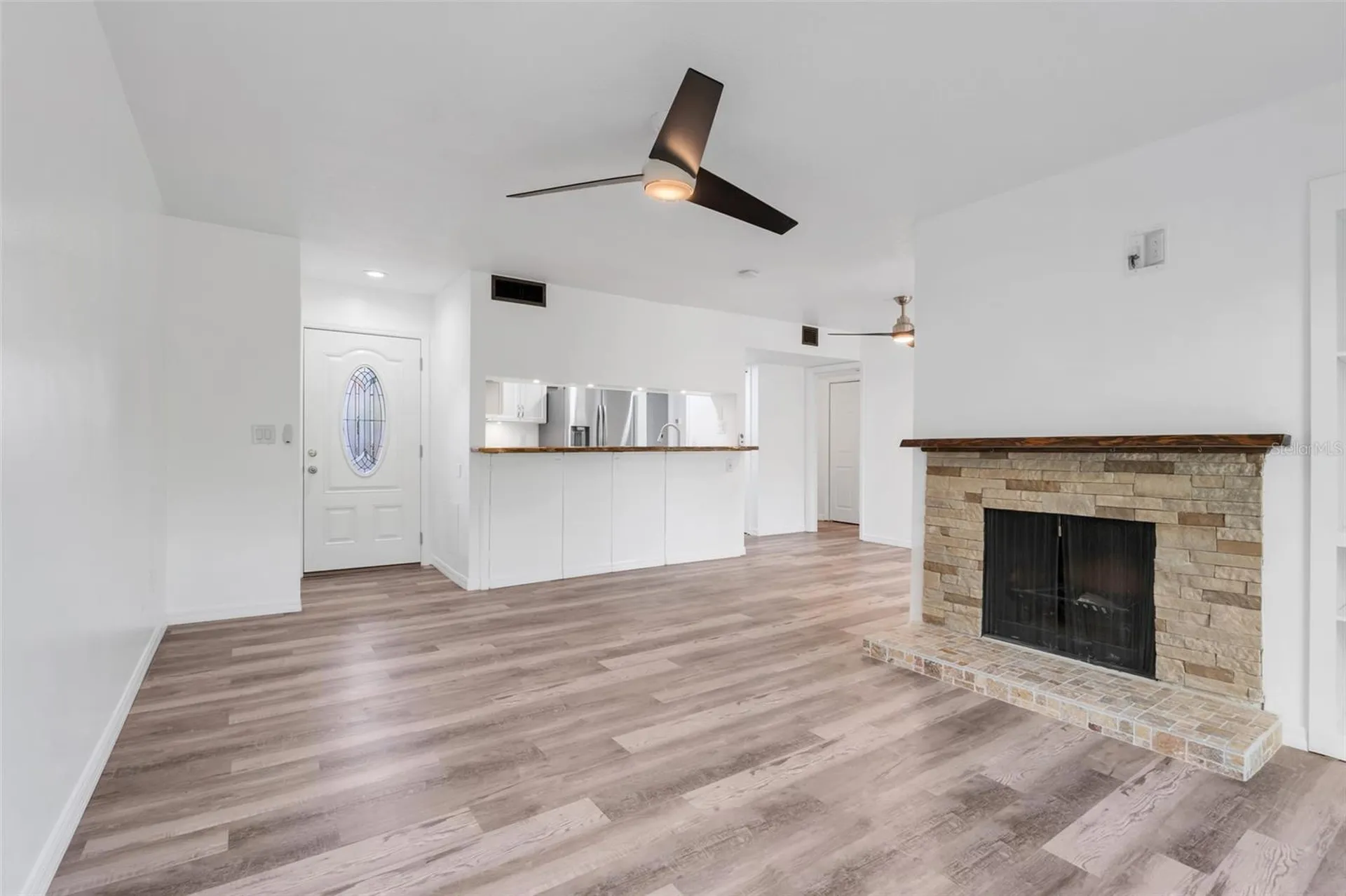 1051 S Highland Street Mount Dora FL 32757