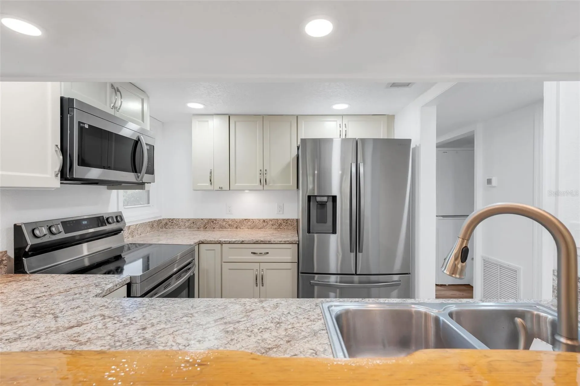 1051 S Highland Street Mount Dora FL 32757