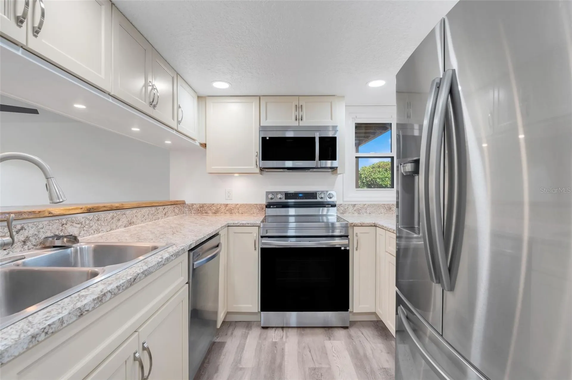 1051 S Highland Street Mount Dora FL 32757
