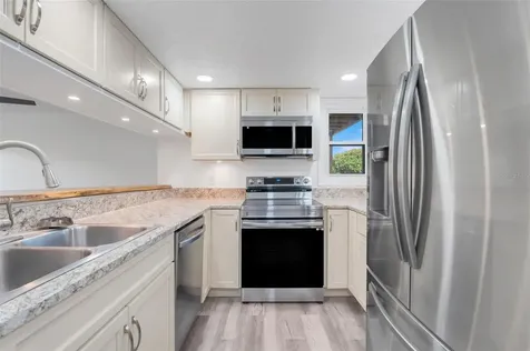 1051 S Highland Street Mount Dora FL 32757