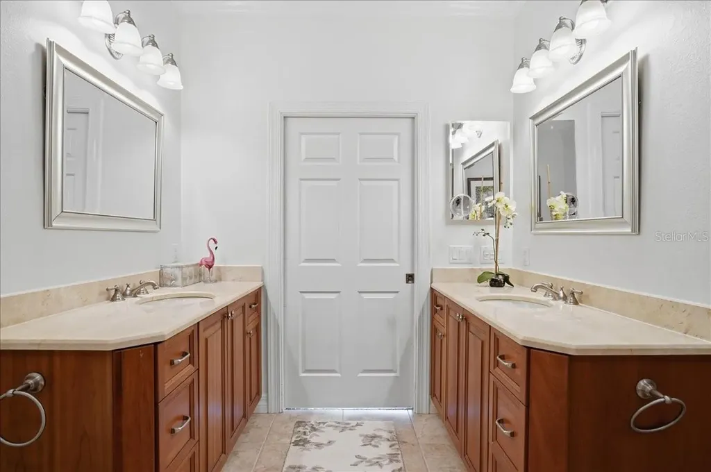702 Granada Avenue Venice FL 34285