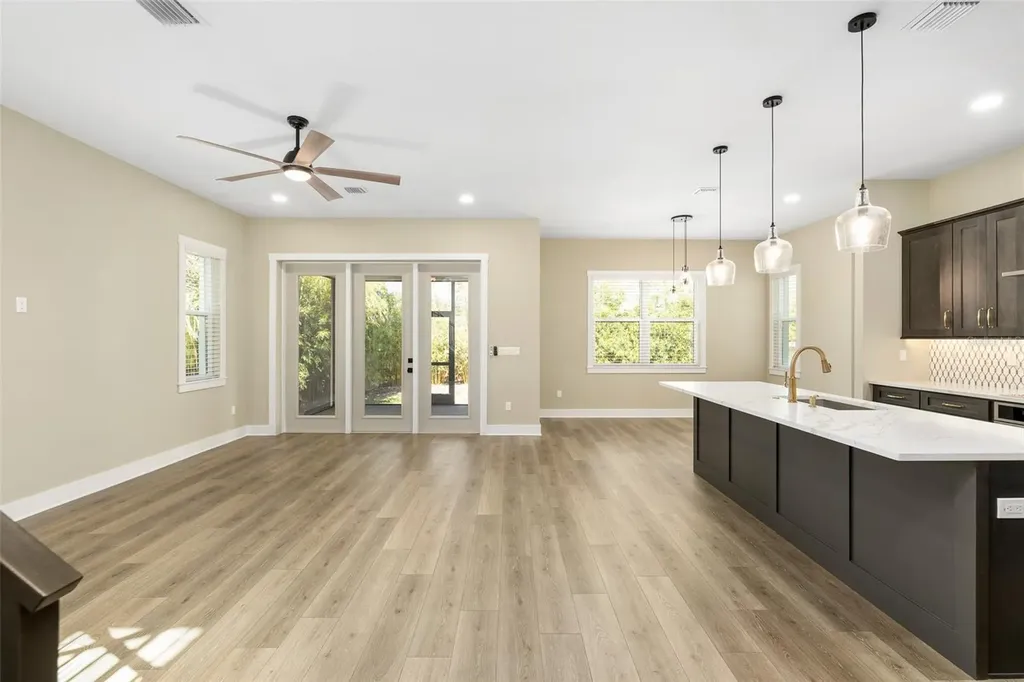 213 W Giddens Avenue Tampa FL 33603