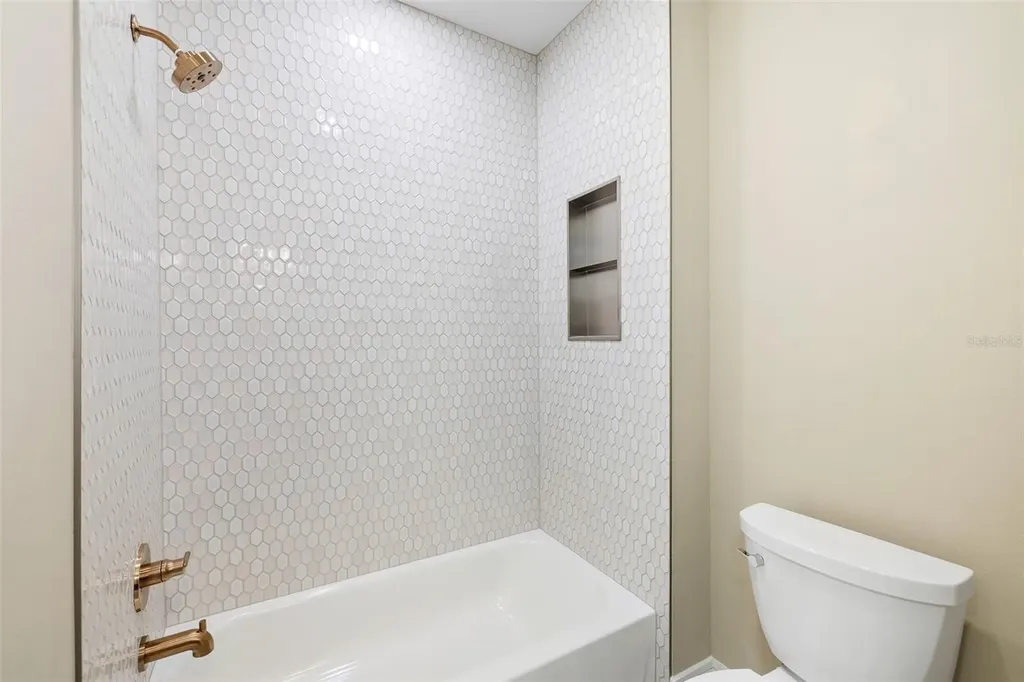 213 W Giddens Avenue Tampa FL 33603
