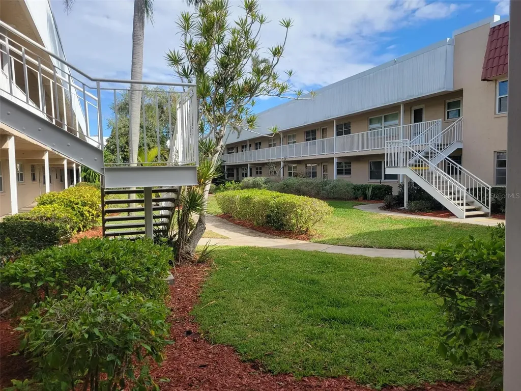 10032 65th Avenue N St Petersburg FL 33708