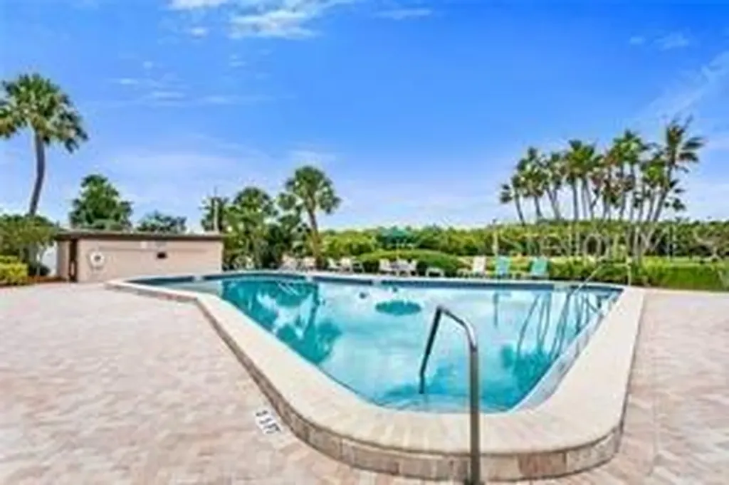 10032 65th Avenue N St Petersburg FL 33708