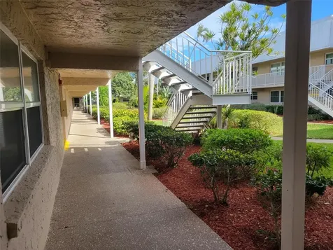 10032 65th Avenue N St Petersburg FL 33708