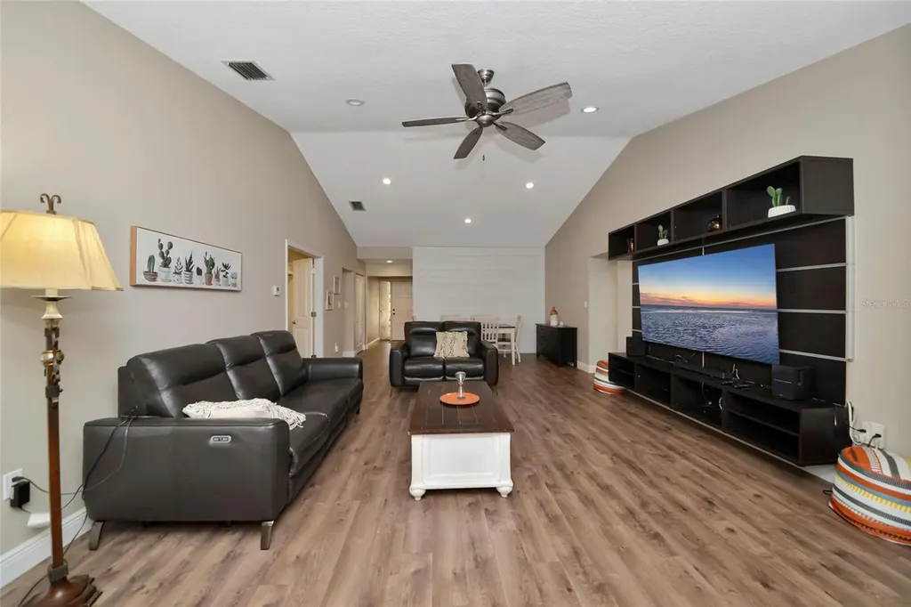 4689 Oak Forest Drive E Sarasota FL 34231