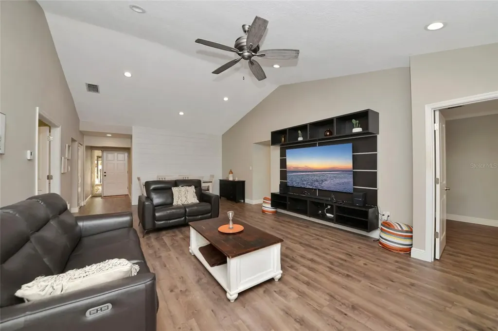4689 Oak Forest Drive E Sarasota FL 34231