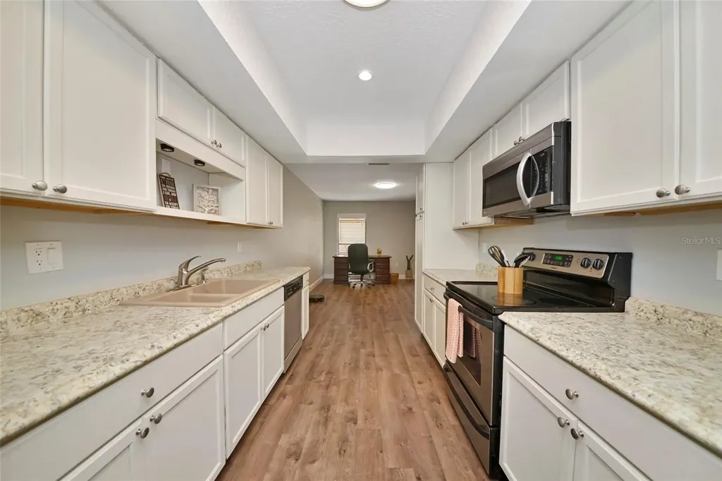 4689 Oak Forest Drive E Sarasota FL 34231