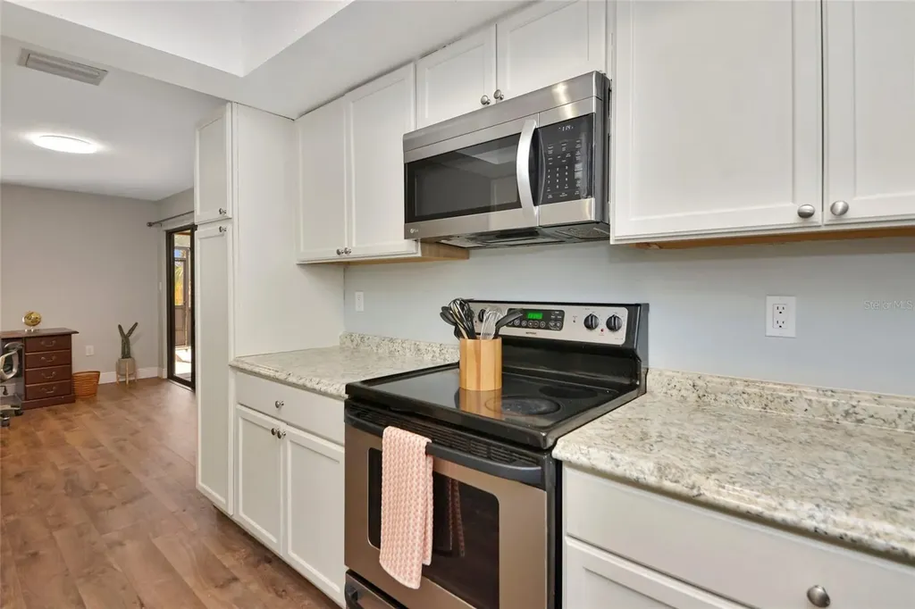4689 Oak Forest Drive E Sarasota FL 34231