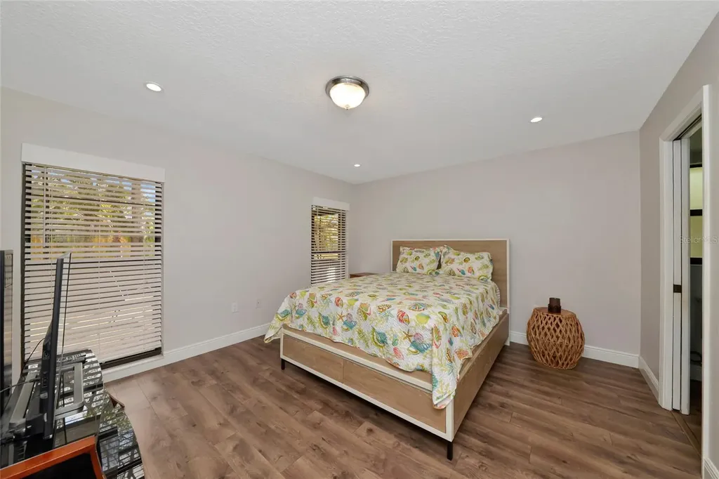 4689 Oak Forest Drive E Sarasota FL 34231