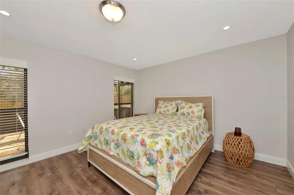 4689 Oak Forest Drive E Sarasota FL 34231