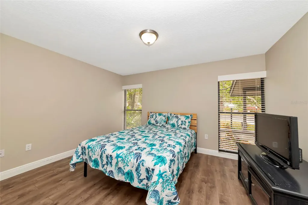 4689 Oak Forest Drive E Sarasota FL 34231