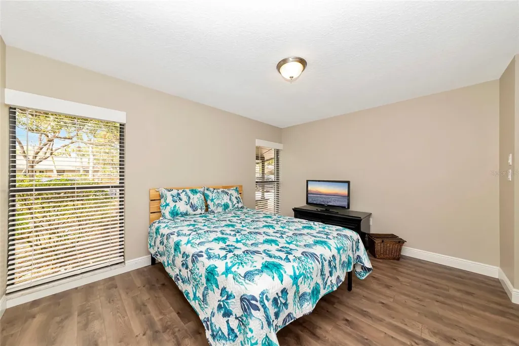 4689 Oak Forest Drive E Sarasota FL 34231