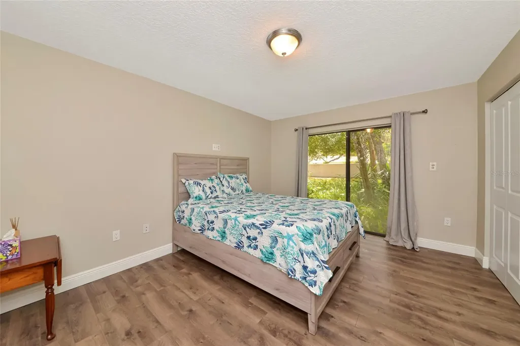 4689 Oak Forest Drive E Sarasota FL 34231