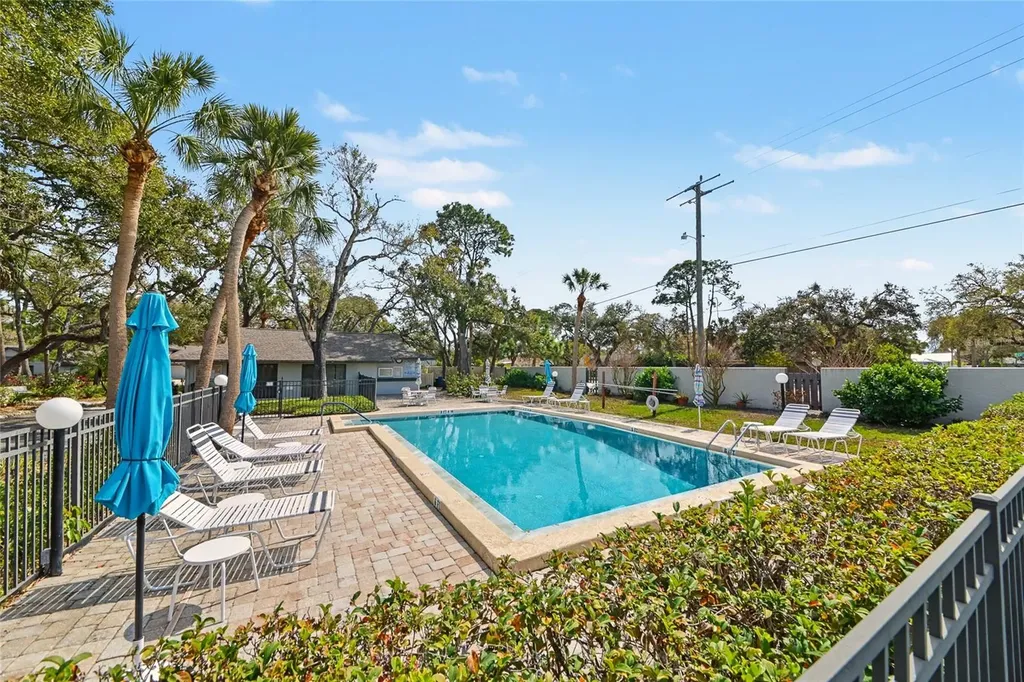 4689 Oak Forest Drive E Sarasota FL 34231