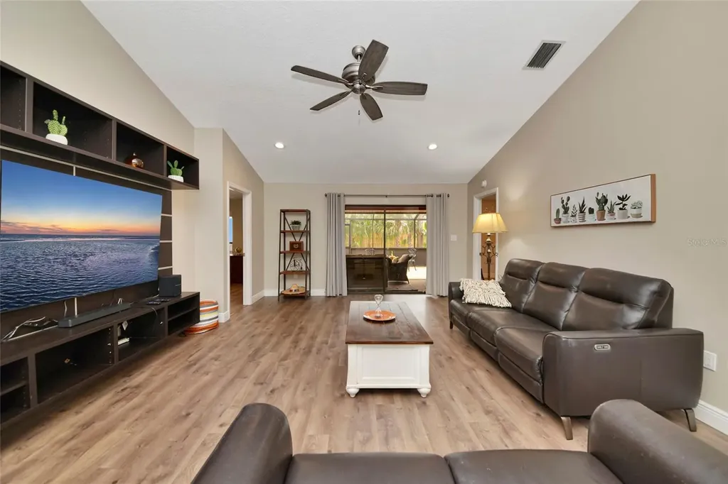4689 Oak Forest Drive E Sarasota FL 34231