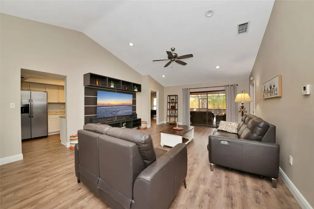 4689 Oak Forest Drive E Sarasota FL 34231