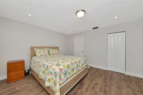 4689 Oak Forest Drive E Sarasota FL 34231